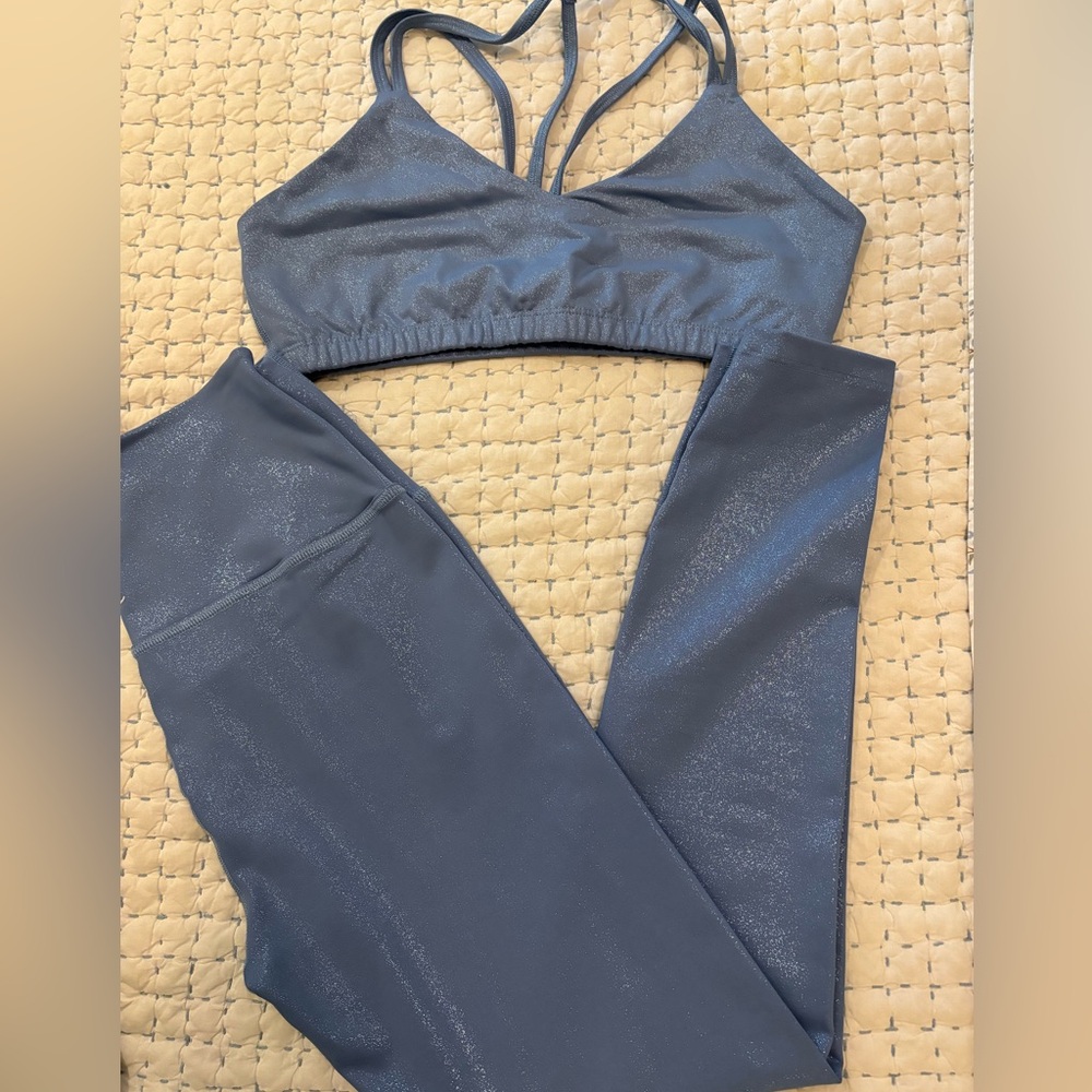 Beyond Yoga Blue workout set- like new condition!